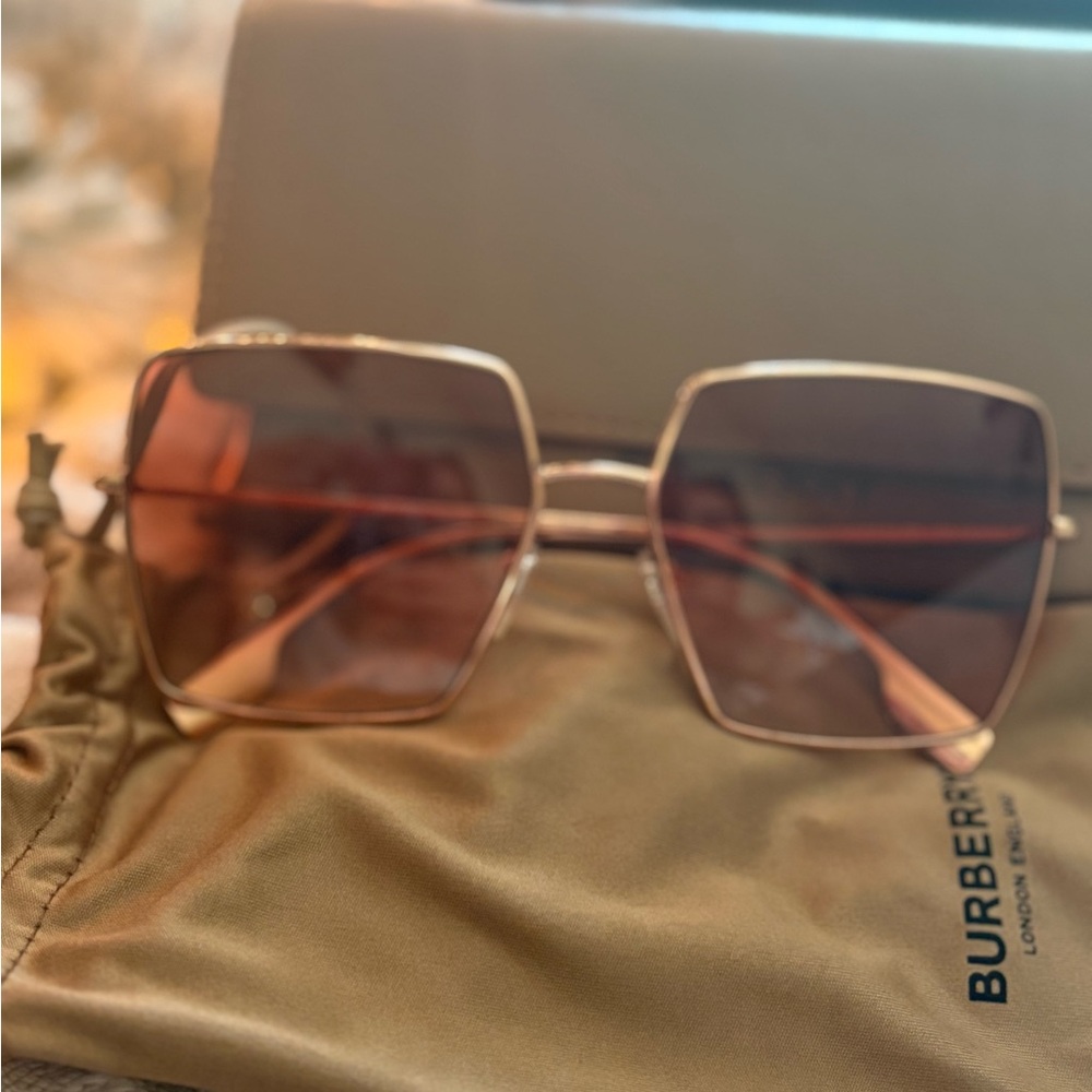 Burberry Women's Brown Sunglasses with Gold Frame - Picture 5 of 10